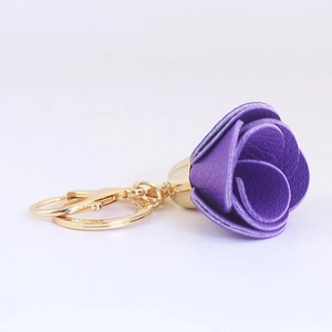 Porte-clés rose en cuir violet avec fermoir doré pour sacs et clés de voiture