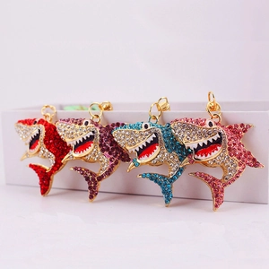 Mignon Porte-clés Requin en Strass Étincelant Alliage de Zinc Animal Marin Pendentif de Sac à Main de Voiture Accessoire de Mode Bijoux Cadeau Femme