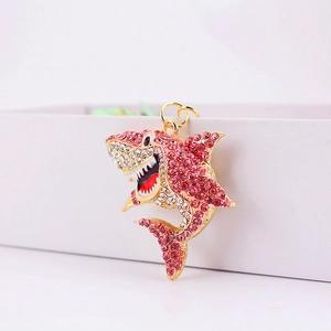 Pendentif porte-clés requin en strass rose avec placage doré pour accessoire de sac à main