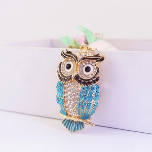 Porte-clés pendentif hibou exquis avec strass bleu ciel et base en alliage doré