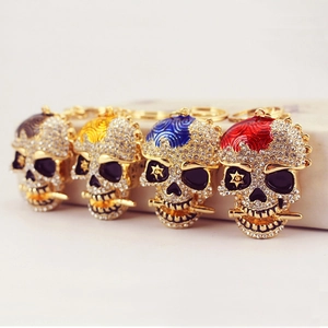 Porte-clés Crâne Punk Gothique Strass Alliage de Zinc Charme de Sac Squelette Plaqué Or Émail Porte-clés Bijoux de Mode Femme Homme