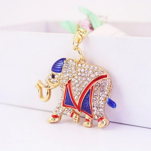 Portachiavi a forma di elefante dorato con strass e smalto colorato su scatola bianca