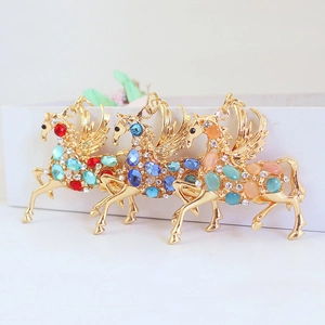 Funkelnde Pegasus Schlüsselanhänger mit bunten Strasssteinen und goldener Metallbasis