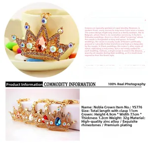 Detailed view of rhinestone crown keychain with dimensions 4.9x7.1x1.2cm and zinc alloy finish