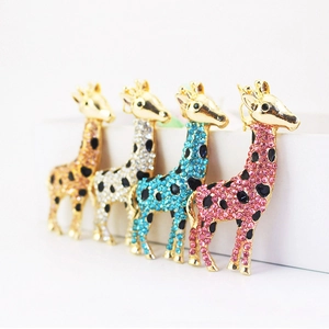 Cute Giraffe Keychain Zinc Alloy Animal Pendant With Sparkling Rhinestones Fashion Women Bag Accessories Keychain Gift