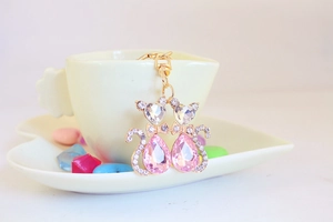 Close-up of heart-shaped crystal cat keychain with pink stones and sparkling rhinestones