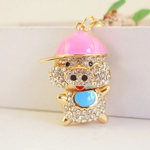 Porte-clés cochon doré avec strass et casquette de baseball rose sur boîte cadeau
