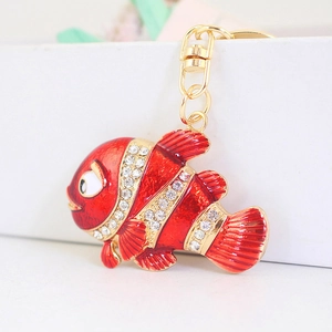 Porte-clés poisson-clown rouge avec strass brillants et mousqueton doré de haute qualité