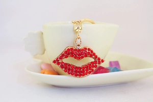 Detail of red rhinestone lips keychain with gold metal plating and lobster clasp hook