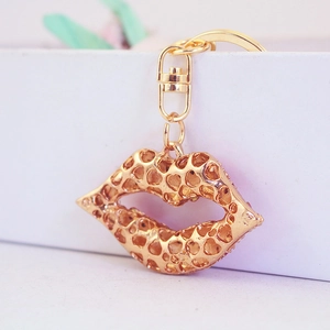 Golden honeycomb hollow lip-shaped keychain with lobster clasp for car keys and bags