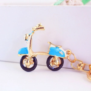 Mignon Porte-clés de Moto Scooter en Métal Rétro Avec Strass Émail Alliage de Zinc Charme de Sac Porte-clés Cadeau Femme Accessoire
