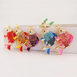 Süßer Strass Koi Fisch Schlüsselanhänger Metall Tier Anhänger Für Damen Taschen Zubehör Glück Gold Zinklegierung Fisch Schlüsselring