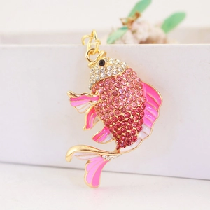 Portachiavi creativo a forma di carpa koi con strass rosa e metallo dorato da donna