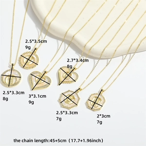 Colliers vintage français avec pendentifs cœur et médaillon en nacre et cristaux dorés