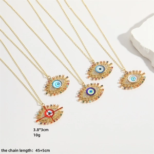 Collier avec pendentif œil du diable plaqué or 14K avec zircons colorés et émail brillant