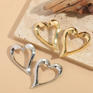 Niche Design Hollow Out Large Heart Earrings Minimalist Retro Copper Electroplated Geometric Love Earrings For Women Fashion Jewelry Accessories