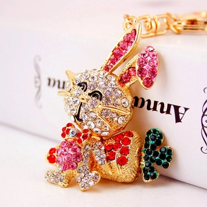Porte-clés lapin étincelant avec carotte et fermoir mousqueton doré brillant
