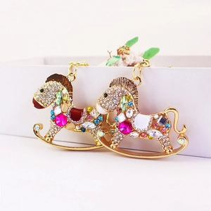 Porte-clés Cheval à Bascule Mignon Vintage Strass Alliage de Zinc Pendentif de Sac Or Multicolore Animal pour Femme Bijoux Cadeau