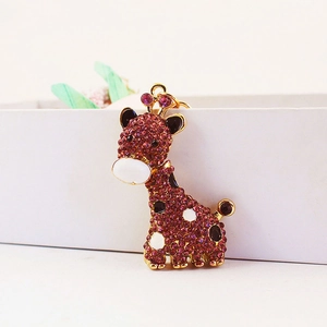 Porte-clés girafe en strass rose avec finition alliage doré pour sacs à main femmes