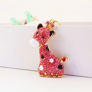 Porte-clés girafe en strass roses avec base en métal doré et pendentif animal étincelant