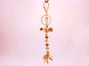 Detail of cute giraffe metal keychain with lobster clasp and gold-plated alloy finish