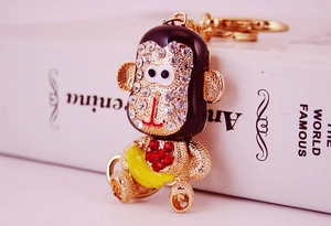 Détails du porte-clés singe doré orné de strass en cristal blanc et émail coloré