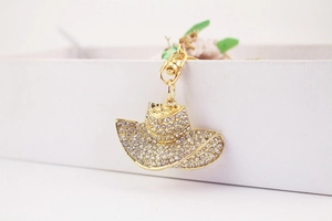 Detailed view of a gold牛仔hat keychain with sparkling white rhinestones on gift box