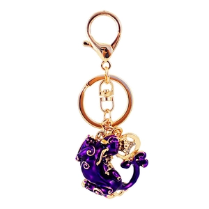 Porte-clés Pixiu chinois avec émail violet et cristaux de strass étincelants