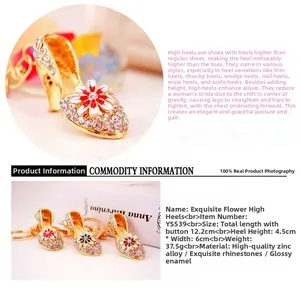 Detail view of rhinestone daisy high heel keychain with dimensions 4.5x6cm and gold finish