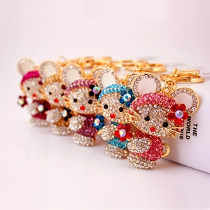 Portachiavi scintillanti stile Hello Kitty in cinque colori con ganci dorati