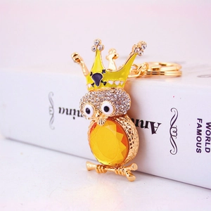 Porte-clés hibou scintillant avec gemme ambre et couronne dorée en strass