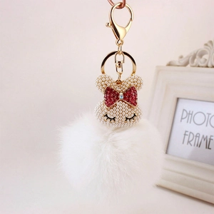 Porte-clés lapin en perles avec pompon en fausse fourrure et nœud en cristal rouge