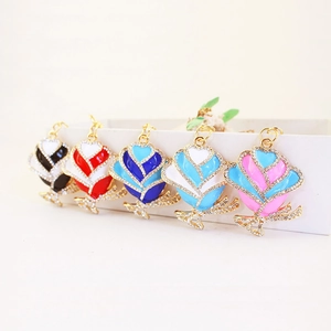Pastoral Rose Flower Keychain Rhinestone Enamel Zinc Alloy Bag Charm For Women Elegant Floral Pendant Key Ring Jewelry Gift