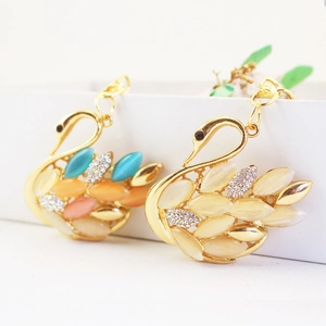 Cute Swan Keychain Zinc Alloy Rhinestone Artificial Opal Stone Keyring Animal Bag Charm Jewelry Accessory For Women Gift