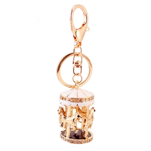 Porte-clés manège doré avec émail blanc et strass étincelants pour accessoires