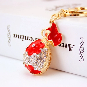 Porte-clés sac à fleurs en émail rouge orné de cristaux brillants et strass étincelants