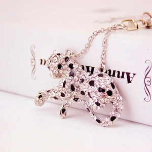 Sparkling crystal leopard keychain with rhinestones for luxury handbags and car keys