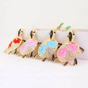 Porte-Clés Tortue de la Chance pour Femmes Alliage de Zinc Strass Émail Floral Tortue de Mer Anneau de Voiture Pendentif Sac