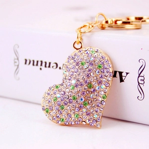 Portachiavi a forma di cuore con strass viola e verdi su base in metallo dorato