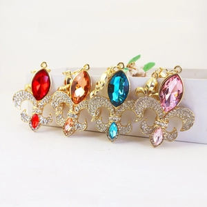 Portachiavi con Strass Giglio per Donna Lega Oro Intarsiato Cristallo Fiore Ciondolo Borsa Portachiavi Auto Accessorio Decorativo