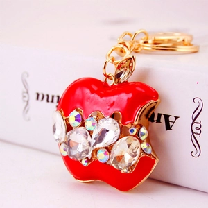 Porte-clés pomme en cristal rouge avec placage doré et strass brillants de luxe