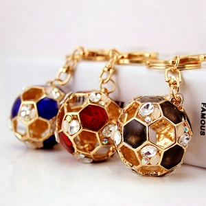Kreative Fußball-Anhänger Strass Schlüsselanhänger Zinklegierung Hohl Sport Ball Schlüsselring Für Tasche Anhänger Schmuck Geschenk