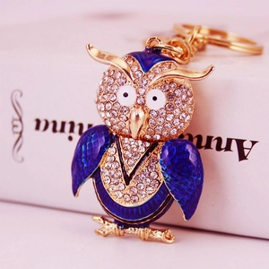 Porte-clés hibou exquis avec strass étincelants et émail bleu foncé en finition or