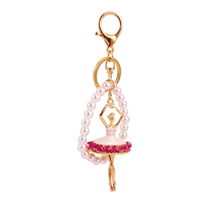 Porte-clés ballerine avec strass roses et perles blanches sur métal doré élégant