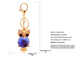 Vue détaillée du porte-clés hibou en cristal bleu avec longueur totale de 12,5 cm