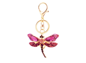 Détail macro porte-clés libellé avec pierres roses et strass violets brillants