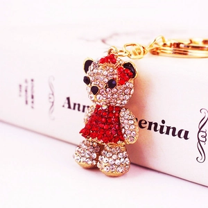 Mignon Porte-clés Ours en Peluche en Strass Avec Nœud Rouge Robe Alliage Doré Pendentif de Sac Cadeau pour Femmes