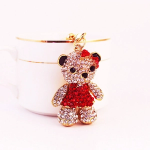 Porte-clés ours en cristal étincelant avec nœud en strass rouge sur base dorée