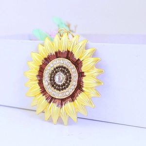 Fashion Sunflower Zinc Alloy Keychain With Rhinestone Crystal Floral Bag Charm Pendant For Women Decorative Accessory