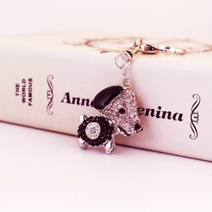 Porte-clés chiot mignon avec strass scintillants et oreilles en émail noir